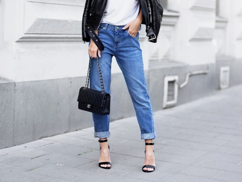 Чим mom jeans відрізняються від boyfriend jeans
