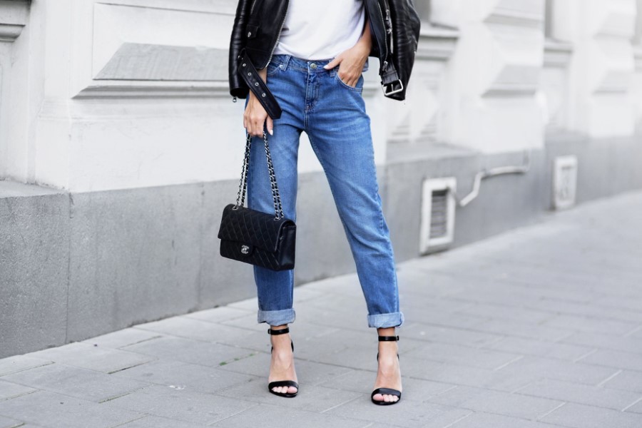 Чим mom jeans відрізняються від boyfriend jeans